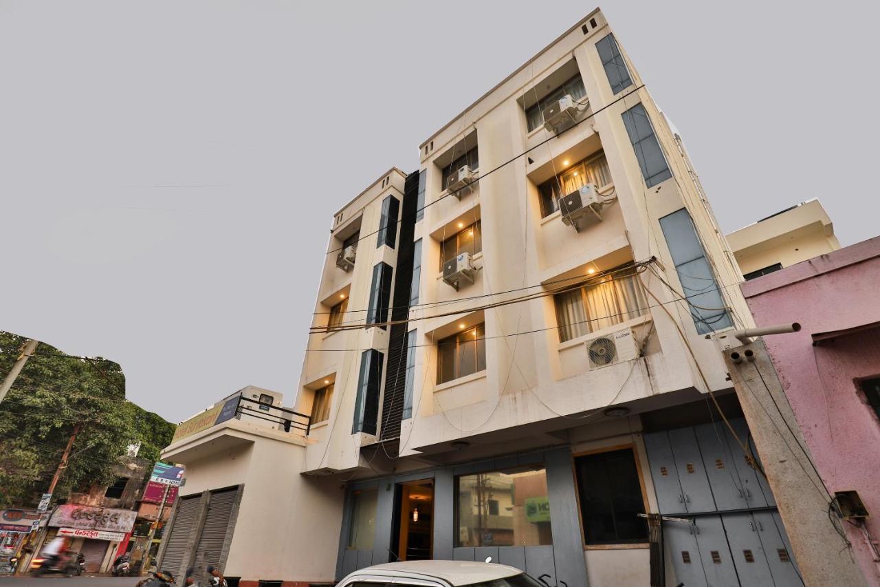 Oyo 23540 Hotel Suryakant Rajkot Exterior photo