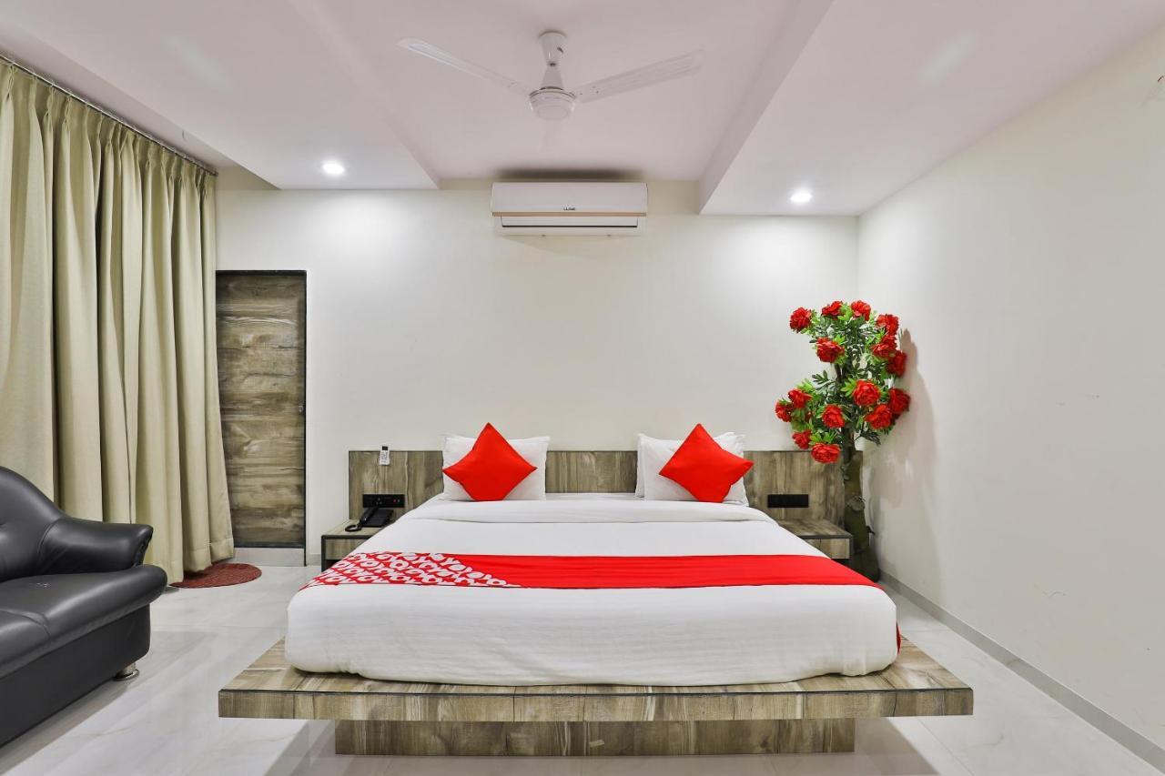 Oyo 23540 Hotel Suryakant Rajkot Exterior photo