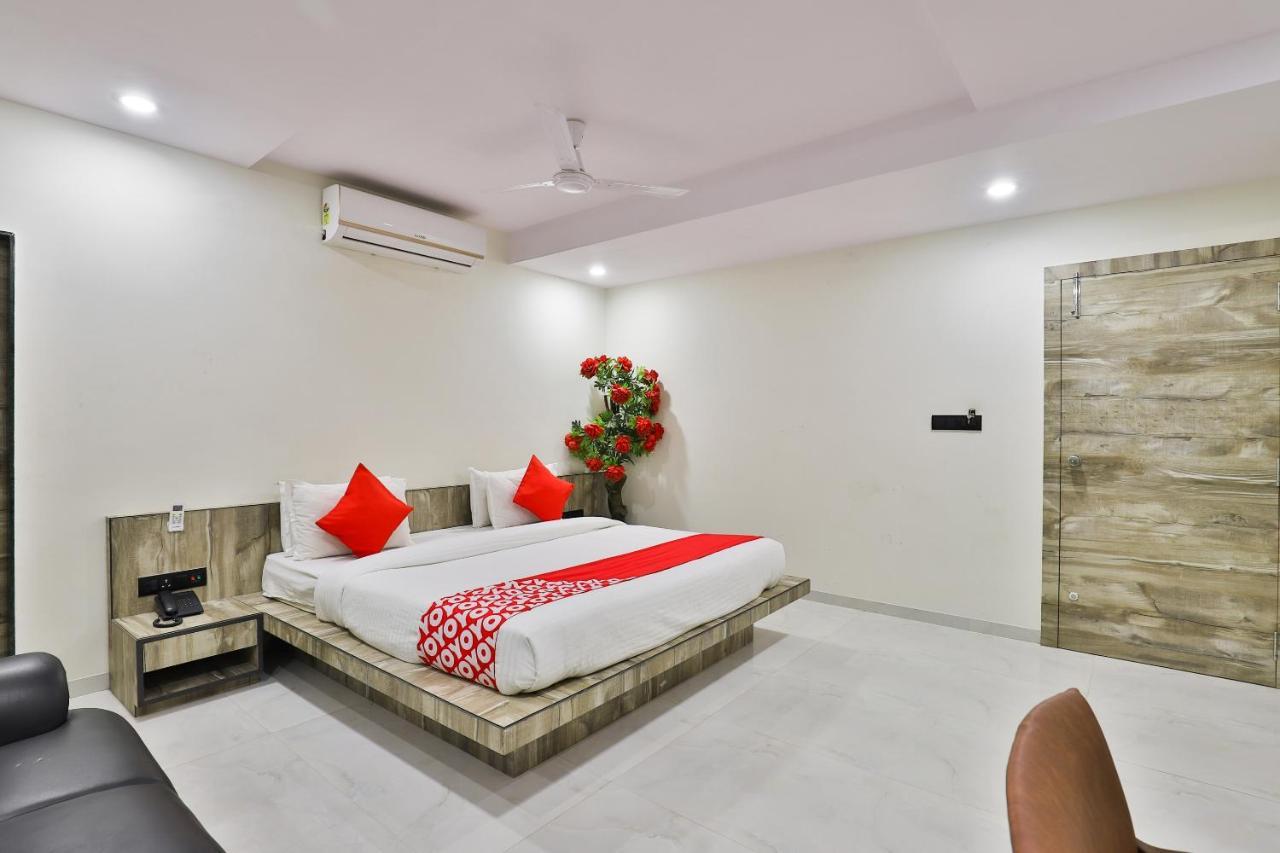 Oyo 23540 Hotel Suryakant Rajkot Exterior photo