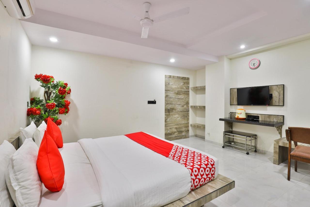 Oyo 23540 Hotel Suryakant Rajkot Exterior photo