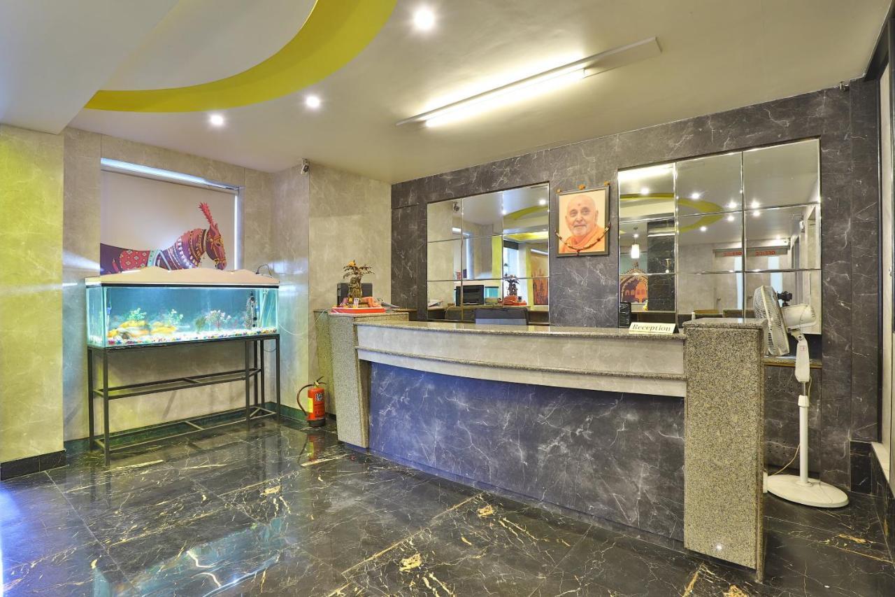 Oyo 23540 Hotel Suryakant Rajkot Exterior photo